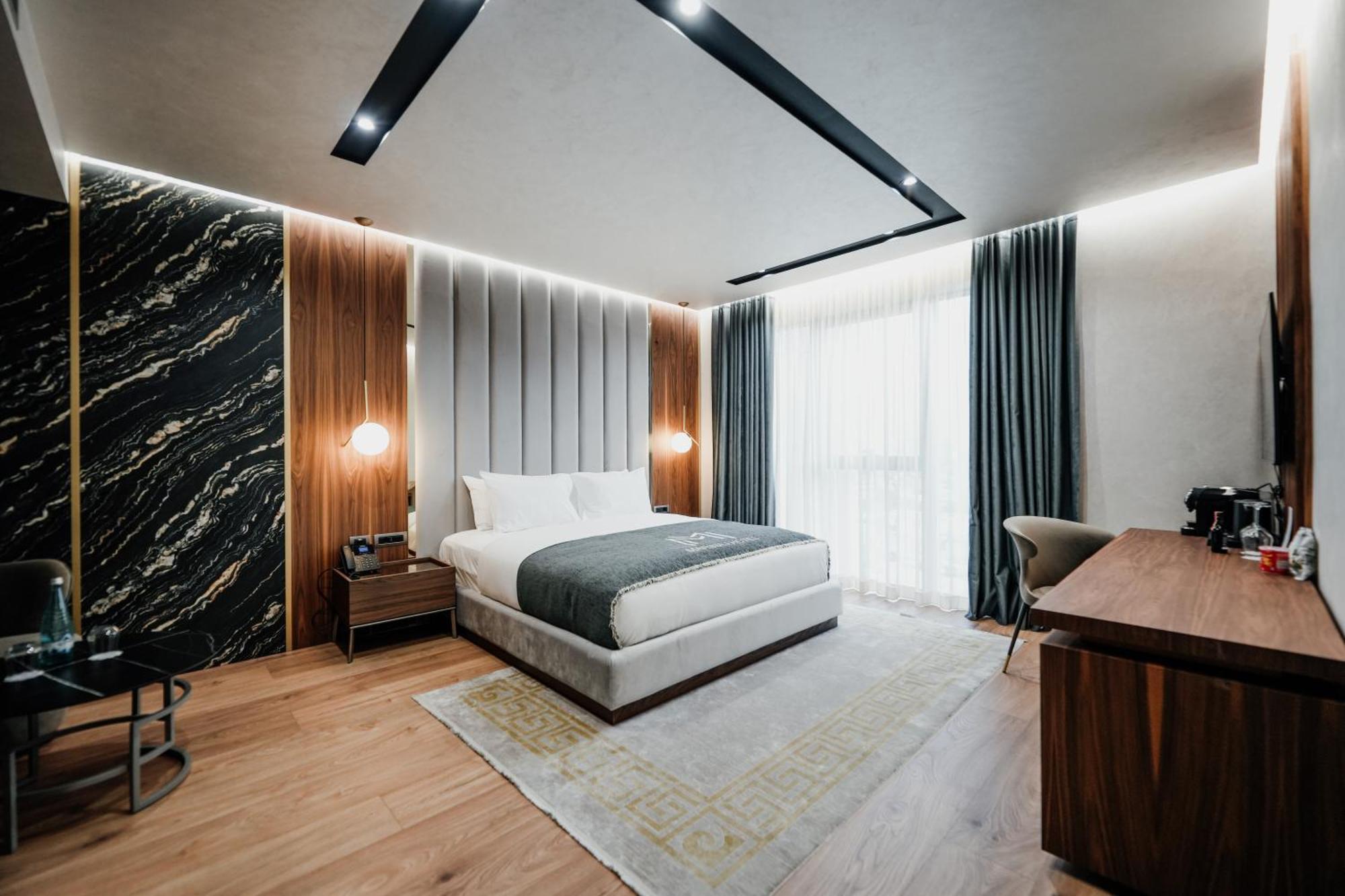 Marinaj & 4* Tirana