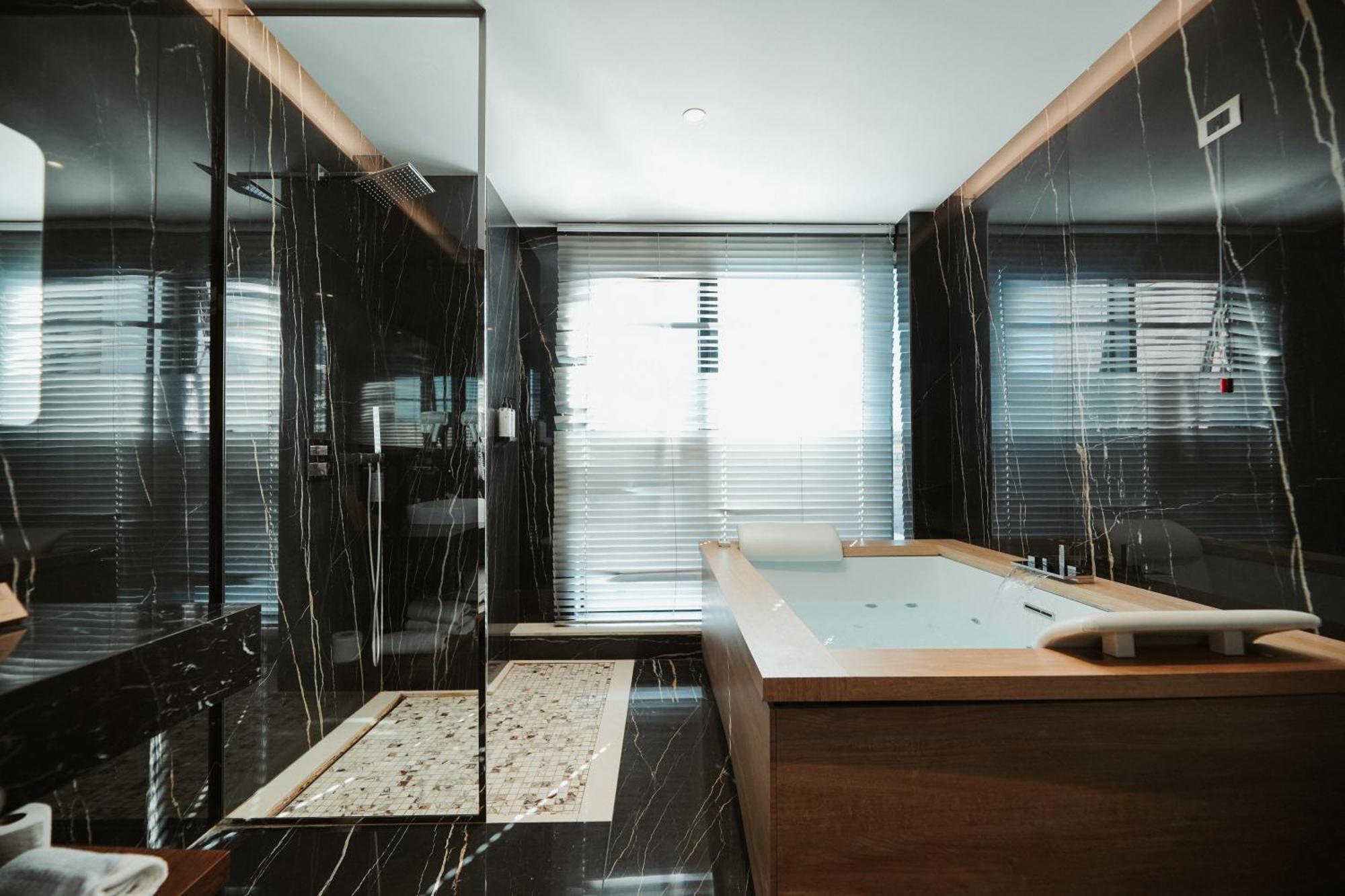 Marinaj & Hotel 4*